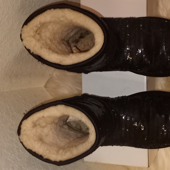 Ugg Classic Short Sequined Sparkly Boots - Picture 11 of 16